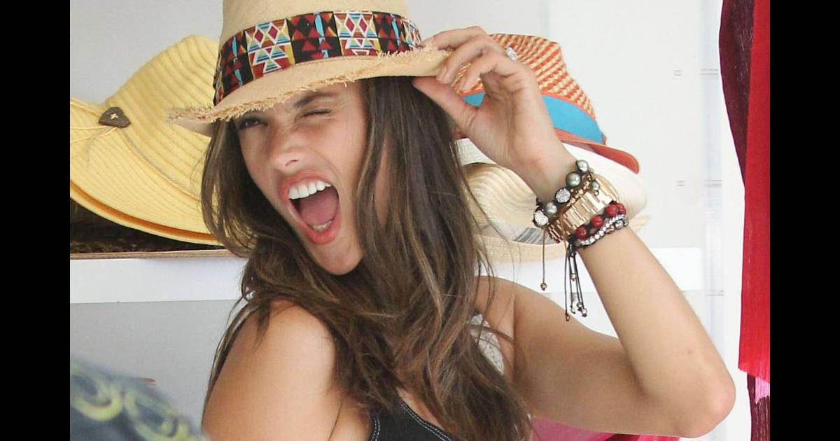 Alessandra Ambrosio : Fièvre acheteuse en célibataire - Purepeople