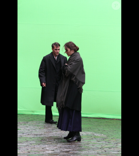 Marion Cotillard et Joaquin Phoenix pendant le tournage de Low Life en février 2012 à New York.