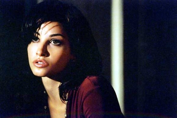 Gina Gershon dans Demonlover (2002) d'Olivier Assayas.