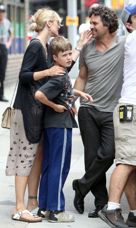 Mark Ruffalo avec sa femme Sunrise Coigney et leur fils Keen sur le tournage de Can a Song Save Your Life ? à New York, le 23 juillet 2012.