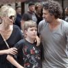Mark Ruffalo avec sa femme Sunrise Coigney et leur fils Keen sur le tournage de la comédie romantique Can a Song Save Your Life ? à New York, le 23 juillet 2012.