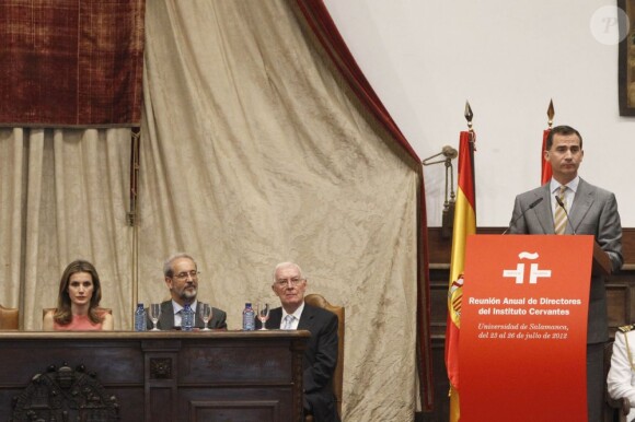 Dans son discours, le prince Felipe a souligné la nécessité d'optimiser les ressources... Le prince Felipe et la princesse Letizia d'Espagne inauguraient le 24 juillet 2012 à Salamanque la réunion annuelle des dirigeants de l'Institut Cervantes.