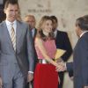 Le prince Felipe et la princesse Letizia d'Espagne, très colorée, inauguraient le 24 juillet 2012 à Salamanque la réunion annuelle des dirigeants de l'Institut Cervantes.