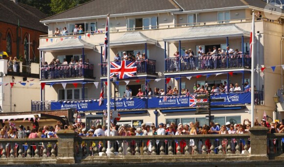 La reine Elizabeth II loin de la fièvre olympique, le 25 juillet 2012, en visite sur l'île de Wight.