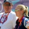 Zara Phillips, qui représente la Grande-Bretagne en concours complet lors des JO de Londres 2012, déjà concentrée le 25 juillet au stade olympique, auprès de son père Mark Phillips, coach de l'équipe américaine.