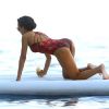 Rihanna : la diva boit une Corona en mer près de son yacht au large d'Èze sur la Côte d'Azur le 26 juillet 2012