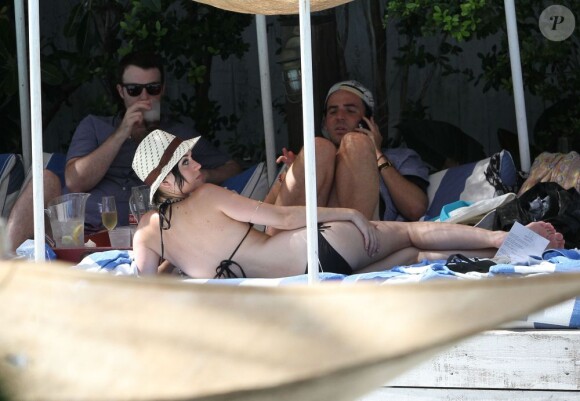Katy Perry, entre amis, se détend à Miami, le 26 juillet 2012.