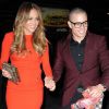 Jennifer Lopez, habillée d'une robe orange Tom Ford assortie à des sandales Bis Un Bout de Christian Louboutin et tenant une pochette Fendi à la main, se rend à sa soirée d'anniversaire avec Casper Smart. New York, le 24 juillet 2012.