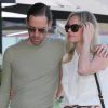 Kate Bosworth accompagnée de son compagnon Michael Polish à Hollywood, porte un chemisier Equipment, un short Topshop et un sac Tom Ford à l'épaule. Le 24 juillet 2012.