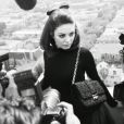 Mila Kunis sur son shooting pour la nouvelle campagne Miss Dior, shootée par Mario Sorrenti.