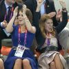 Les princesses Eugenie et Beatrice d'York ont explosé de joie pour la médaille de bronze de Rebecca Adlington sur 400 m nage libre, à l'Aquatics Centre de Londres le 29 juillet 2012.