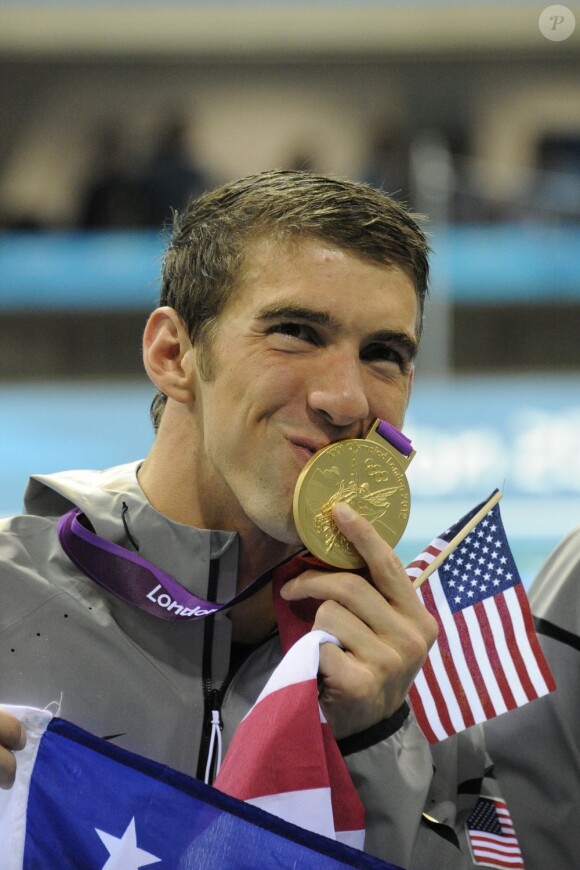 Michael Phelps peut embrasser sa médaille d'or, il est devenu l'ahtlète le plus titré des Jeux olympiques le 31 juillet 2012 à Londres avec 19 médailles dont 15 d'or après sa victoire obtenue avec le relais 4x200 m