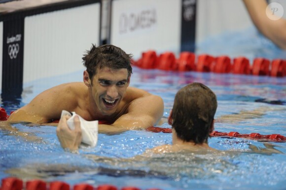 Michael Phelps, ici avec Yannick Agnel, est devenu l'ahtlète le plus titré des Jeux olympiques le 31 juillet 2012 à Londres avec 19 médailles dont 15 d'or après sa victoire obtenue avec le relais 4x200 m