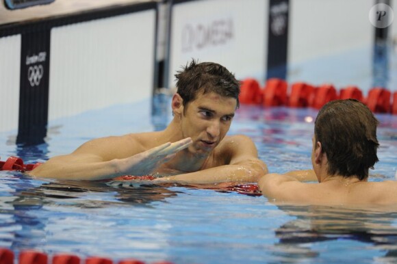 Michael Phelps, ici avec Yannick Agnel, est devenu l'ahtlète le plus titré des Jeux olympiques le 31 juillet 2012 à Londres avec 19 médailles dont 15 d'or après sa victoire obtenue avec le relais 4x200 m