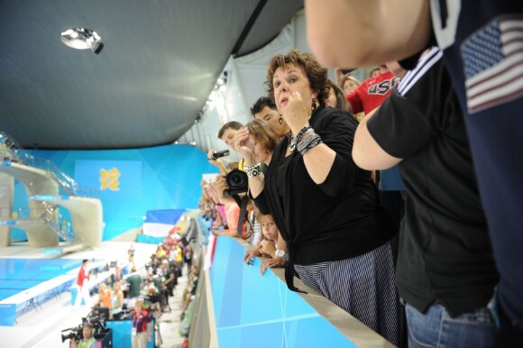 Debbie Phelps, maman de Michael Phelps, devenu l'ahtlète le plus titré des Jeux olympiques le 31 juillet 2012 à Londres avec 19 médailles dont 15 d'or après sa victoire obtenue avec le relais 4x200 m