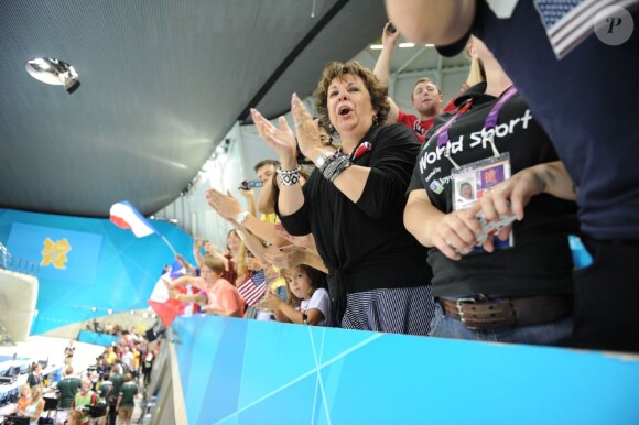 Debbie Phelps, maman de Michael Phelps, devenu l'ahtlète le plus titré des Jeux olympiques le 31 juillet 2012 à Londres avec 19 médailles dont 15 d'or après sa victoire obtenue avec le relais 4x200 m