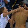 Laure Manaudou ne peut s'empêcher de se jeter dans les bras de son frère Florent pour le féliciter suite à son triomphe sur le 50m nage libre lors des Jeux olympiques de Londres le 3 août 2012