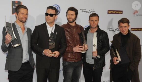 Les membres de Take That, Jason Orange, Robbie Williams, Howard Donald, Gary Barlow et Mark Owen en mars 2011