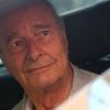 Jacques Chirac en vacances à Saint-Tropez le 6 août 2012, après avoir pris un verre sur le port du village de Provence.