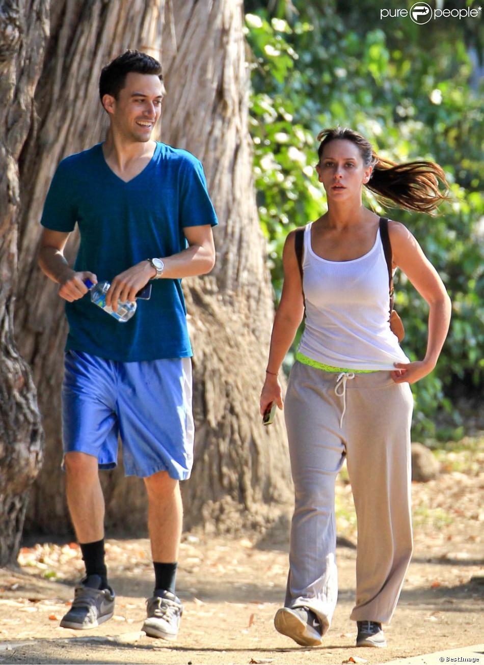 Jennifer Love Hewitt et Brian Hallisay font du sport du côté de Santa