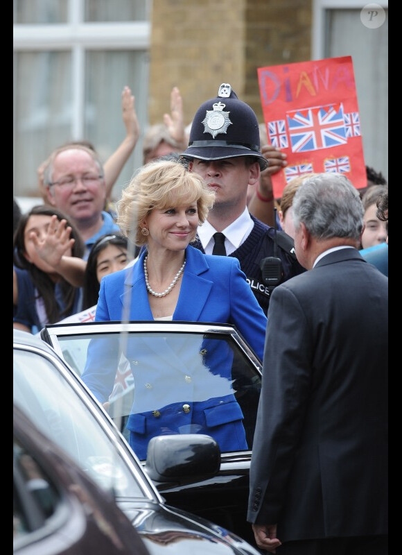 Naomi Watts alias la princesse Diana, lors du tournage du biopic Diana, le 7 août 2012, à Hemel Hempstead dans le Hertfordshire