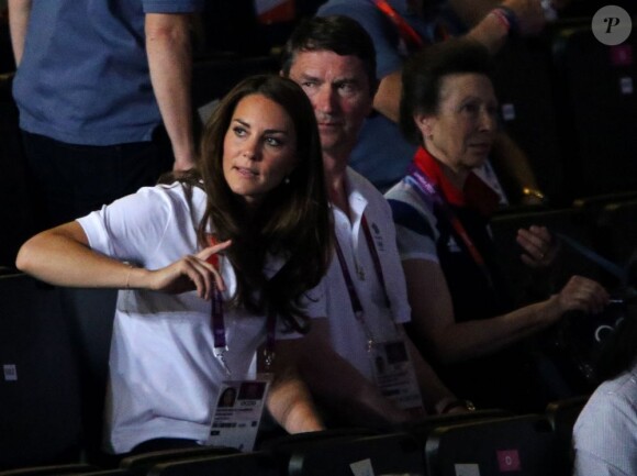 Kate Middleton le 9 août 2012 à l'ExCel Centre lors de la victoire de la boxeuse britannique Nicola Adams en finale du tournoi olympique aux JO de Londres.