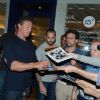 Sylvester Stallone, en promotion pour Expendables 2, signe des autographes à Paris le 9 août 2012