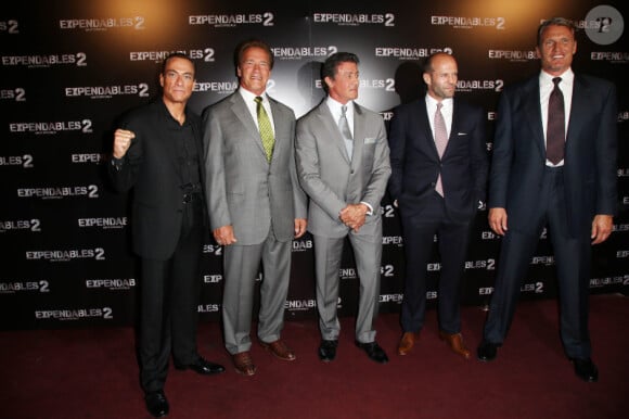 Jean-Claude Van Damme, Arnold Schwarzenegger, Sylvester Stallone et Jason Statham lors du photocall d'Expendables 2 à Paris le 9 août 2012