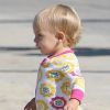 Pink va acheter des fleurs pendant que sa petite Willow, un an, joue dans le sable à Los Angeles, le 9 août 2012