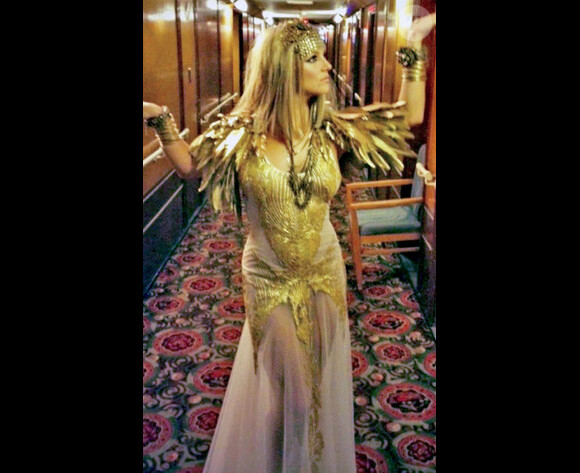 Britney Spears en Cléopâtre pour promouvoir le parfum Fantasy Twist.