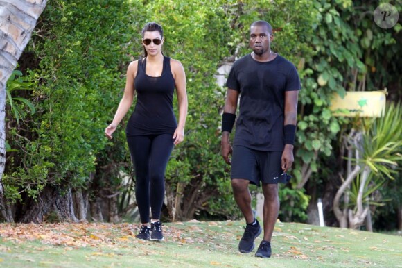 Amoureux, Kim Kardashian et Kanye West font leur sport à Hawaï le 11 août 2012