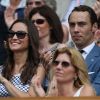 James Middleton avec sa soeur Pippa à Wimbledon, dans la 'royal box' du All England, le 28 juin 2012. En août, la presse anglaise révèle son idylle naissante avec une certaine Alejandra Welsh Pena.