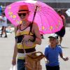 Gwen Stefani sur la plage de New Port Beach avec ses fils le 11 août 2012