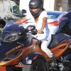 Jada Pinkett Smith chevauche son imposante moto à trois roues, à Calabasas le 12 août 2012