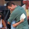 Josh Duhamel et Julianne Hough s'embrassent sur le tournage de Safe Haven à Wilmington, le 14 août 2012