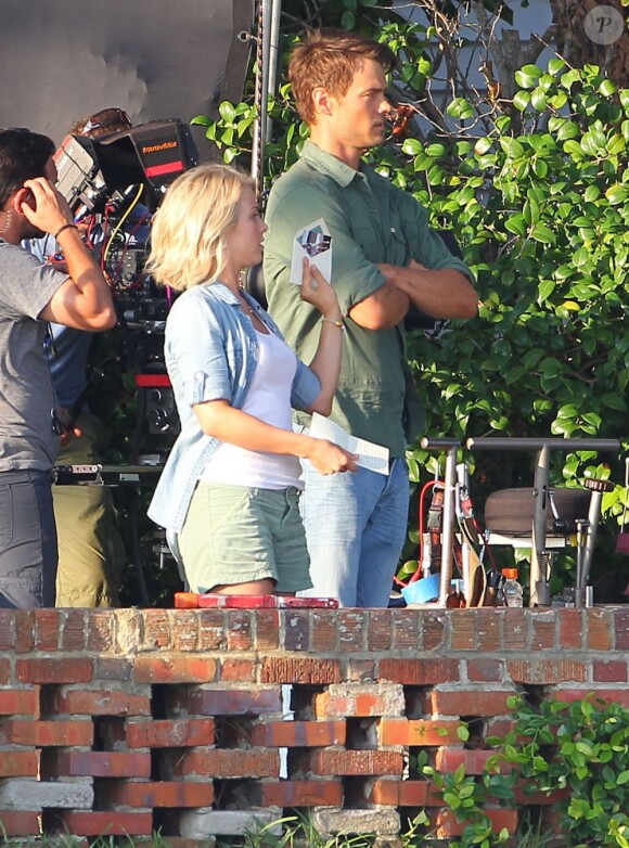 Josh Duhamel et Julianne Hough sur le tournage de Safe Haven à Wilmington, le 14 août 2012