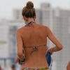 Doutzen Kroes dévoile sa jolie silhouette à la plage avec son époux Sunnery James. Le 15 août 2012 à Miami