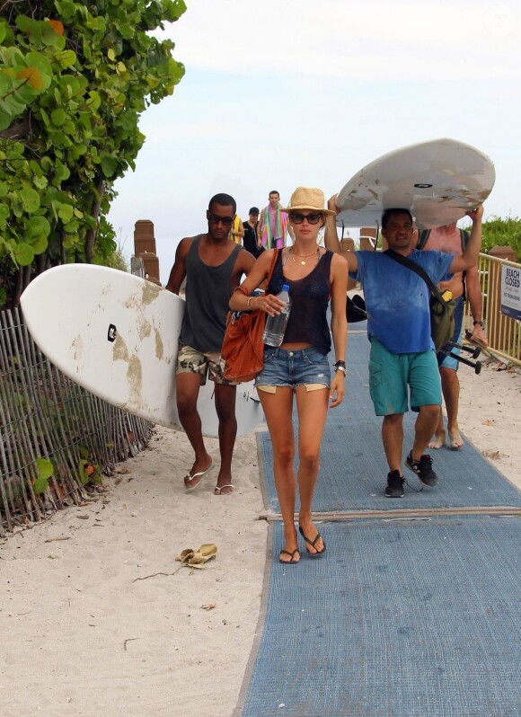 Doutzen Kroes à la plage avec son époux Sunnery James. Le 15 août 2012 à Miami
