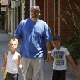  EXCLU : Kevin Federline, ses fils Sean et Jayden, ainsi que sa petite amie Victoria Prince et leur fille Jordan Kay sortent de chez le coiffeur à Studio City le 15 août 2012 