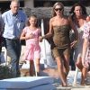 Belle journée pour Kate Moss et sa fille Lila sur la plage du Club 55 à Saint-Tropez le 16 août 2012