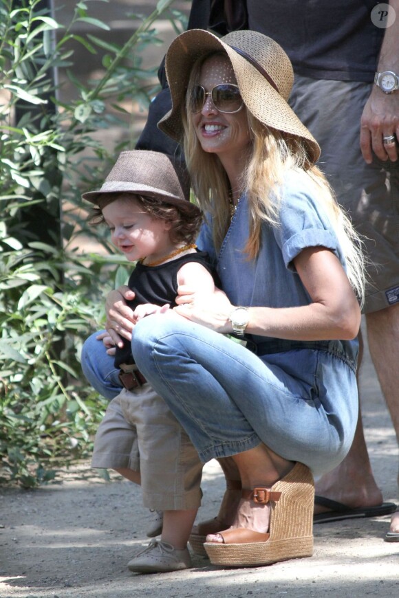 Rachel Zoe et son fils Skyler en promenade dans le Franklin Canyon Park à Beverly Hills. Le 18 août 2012.