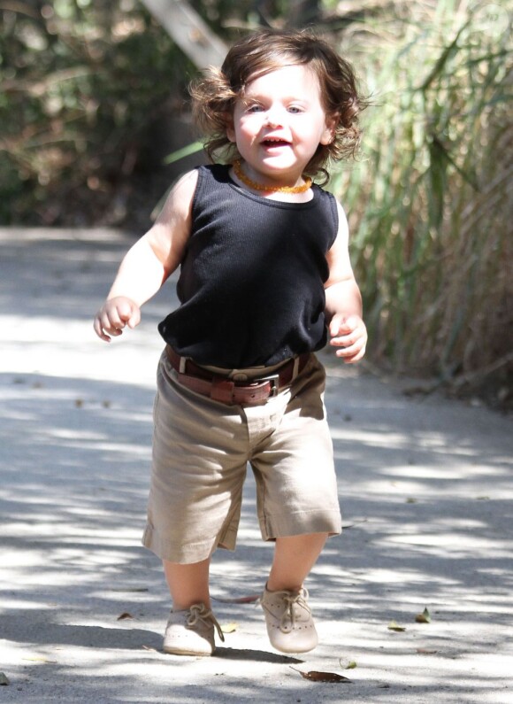 Skyler, un an, adorable et stylé, profite du soleil dans le Franklin Canyon Park à Beverly Hills. Le 18 août 2012.