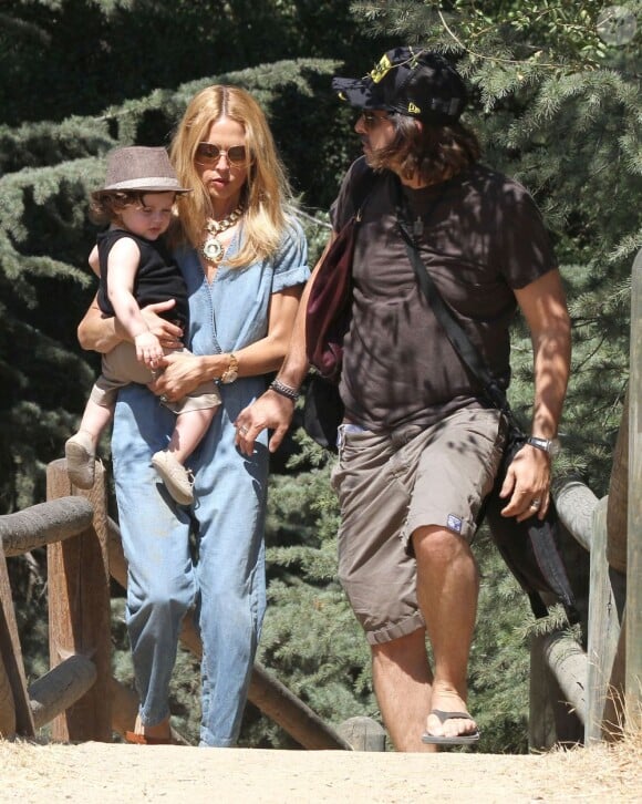 Rachel Zoe, son mari Rodger Berman et leur fils Skyler se baladent dans le Franklin Canyon Park à Beverly Hills. Le 18 août 2012.