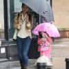 Suri Cruise et Katie Holmes sous la pluie de New York le 20 juillet 2012