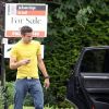 Robin van Persie et sa femme Bouchra le 20 août 2012 à Wilmslow dans le Cheshire à la recherche d'une maison après avoir signé un contrat avec Manchester United pour 12 millions de livres par an.