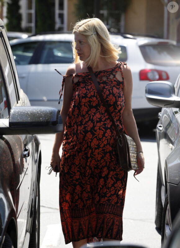 EXCLU : Tori Spelling, enceinte, dans les rues de Los Angeles le 19 août 2012 
