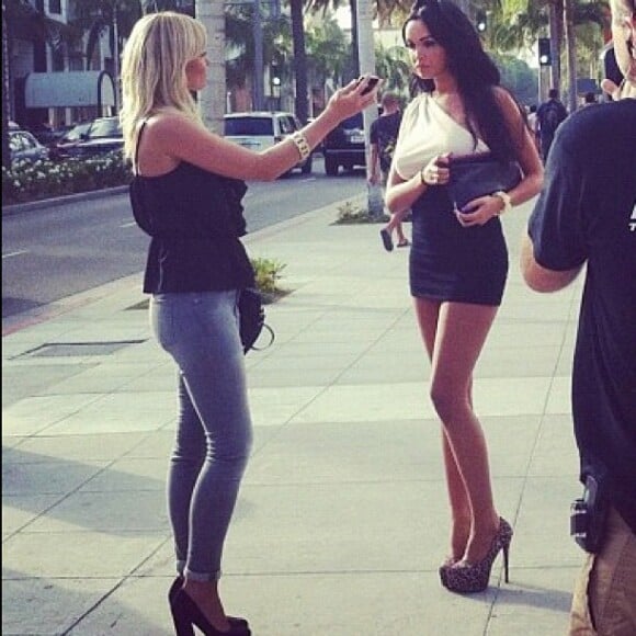 Nabilla et Caroline sur le tournage d'Hollywood Girls 2 - photos postées par Nabilla sur son compte Instagram