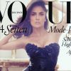 Salma Hayek porte une robe Gucci et des boucles d'oreilles Harry Winston en couverture du magazine Vogue Deutsch de septembre 2012. Photo par Alexi Lubomirski.