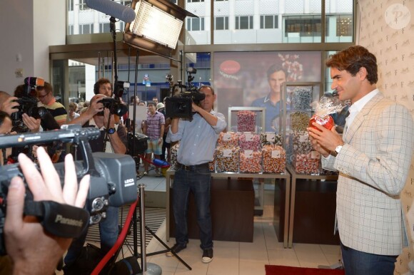 Roger Federer lors du lancement de la nouvelle boutique Lindt à New York City le 23 août 2012