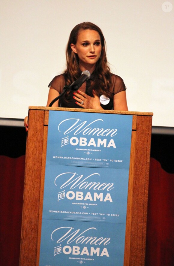Natalie Portman lors de son discours au Women for Obama à Las Vegas, le 25 août. C'est sa première apparition officielle depuis son mariage avec Benjamin Millepied, le 4 août.